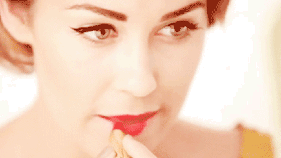 How to Get a Fully Made Up Face Using Only 1 Red Lipstick | Preview.ph