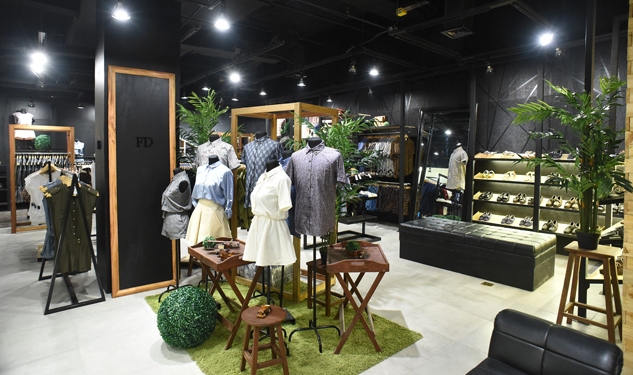 Saucony up town top center