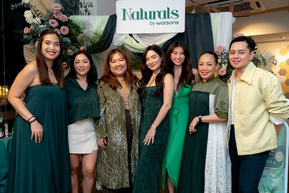 PHOTO: Naturals by Watsons | PH Beauty Insiders at the Naturals by Watsons welcome dinner in Malaysia. [L-R] Preview's Assistant Managing Editor Reg Rodriguez, Nica Fabregas, Watsons PH Senior Brand Manager Katrine Mae Salvador, Nicole Andersson, Chelsea Robato, Kate Paras-Santiago, and Teree Daisuke