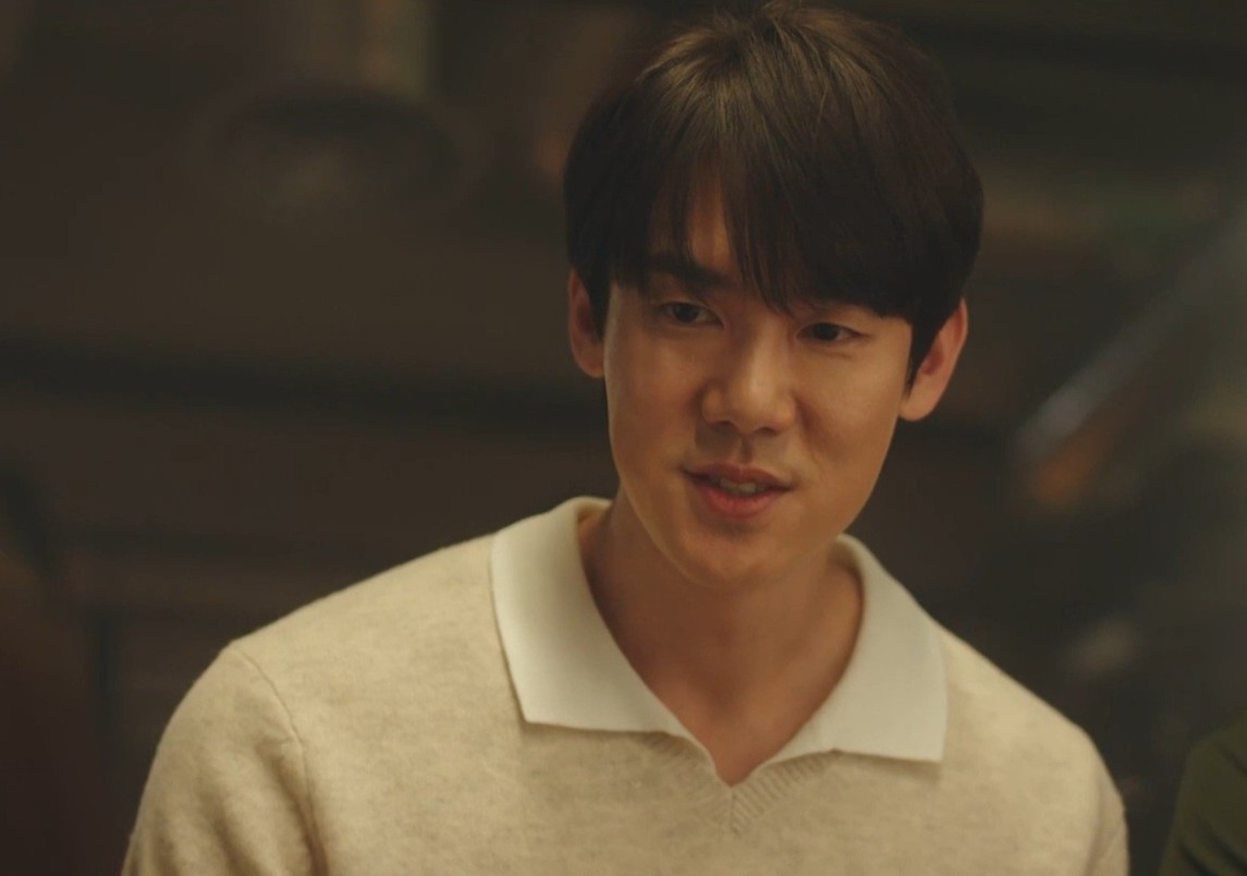 Yoo Yeon Seok as Ahn Jung-won in Resident Playbook
