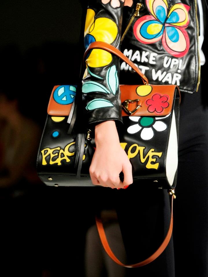Moschino peace and love