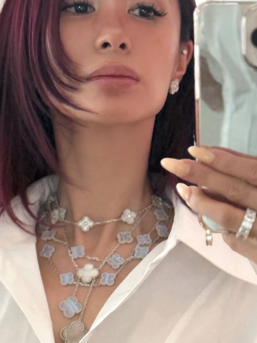 Heart Evangelista wearing Van Cleef & Arpels jewelry