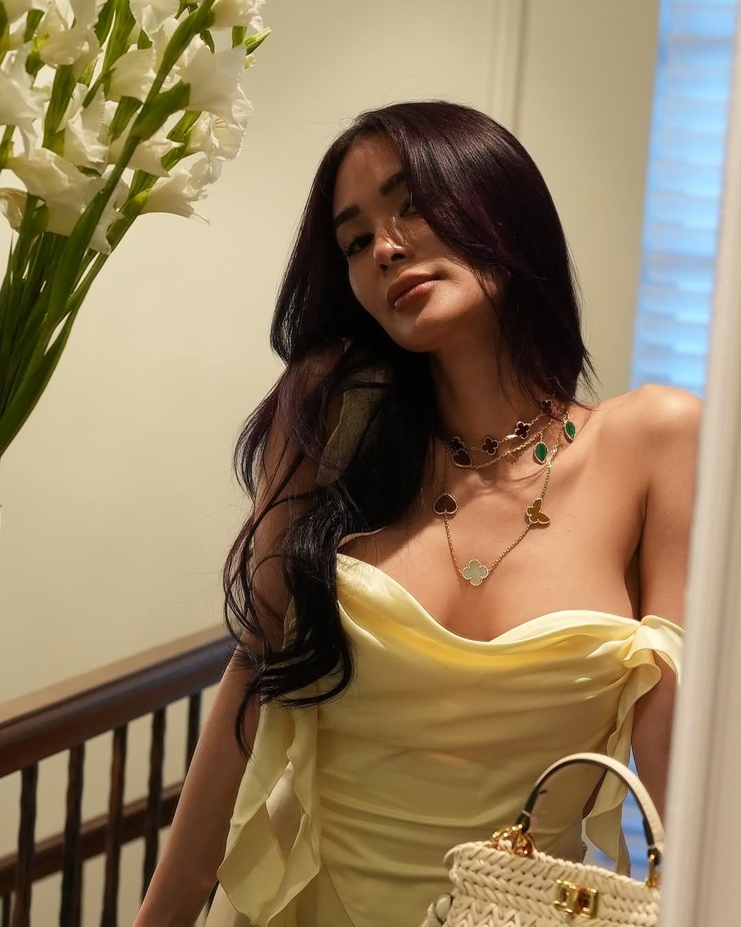Heart Evangelista wearing Van Cleef & Arpels jewelry