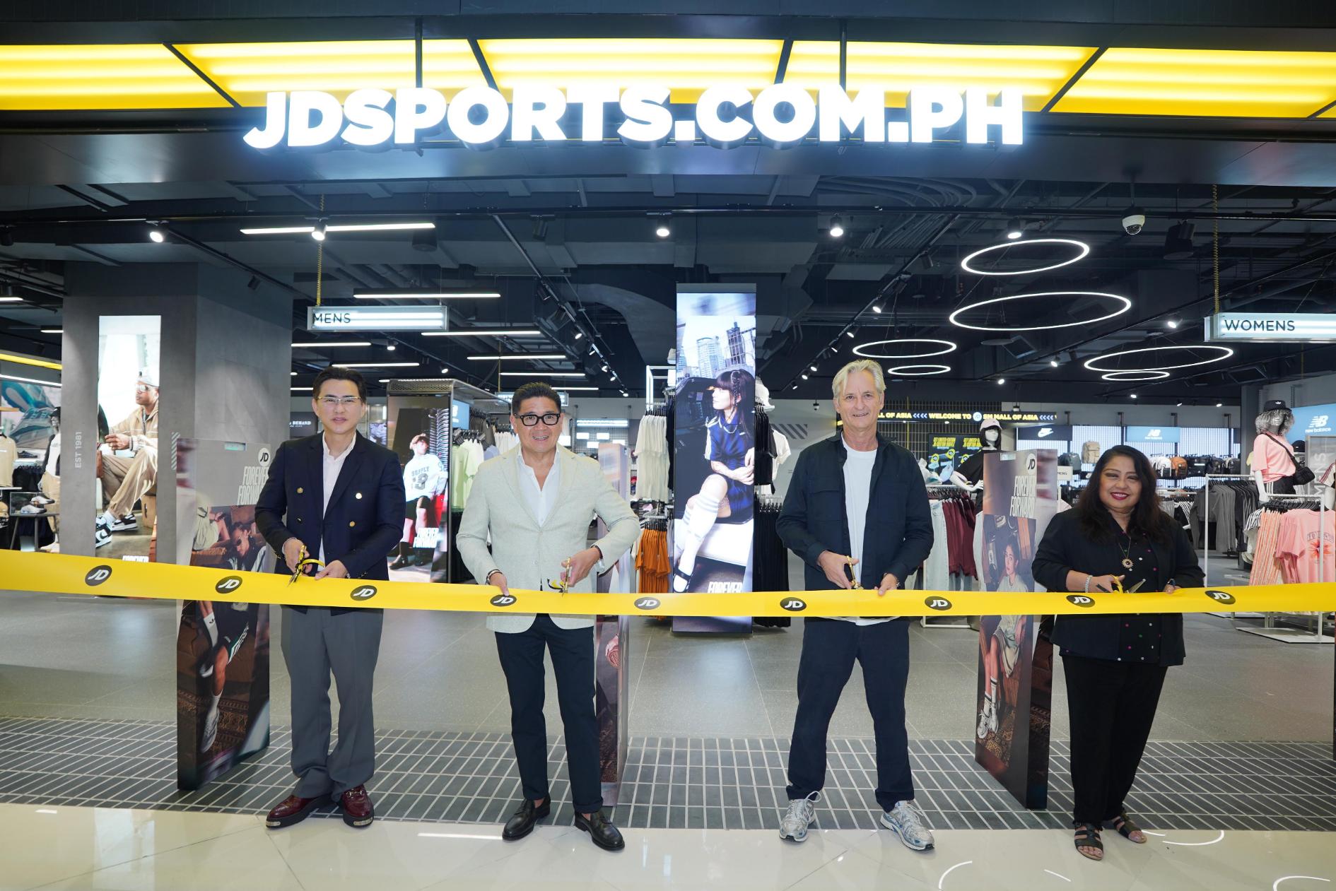 Steven Tan (SM Supermalls President), Anton Huang (SSI Group, Inc. President & CEO), Hilton Seskin (CEO of JD Sports Fashion APAC), and Elizabeth Quiambao (SSI Group, Inc. Executive Vice President)