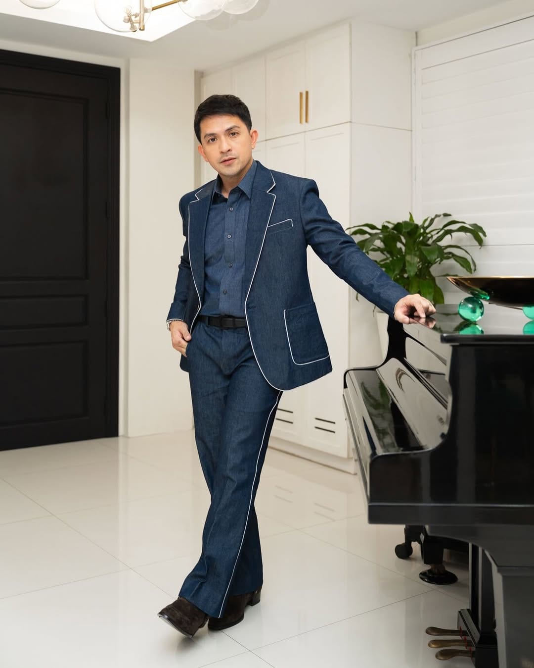 Dennis Trillo wearing a denim suit set by Ziggy Savella