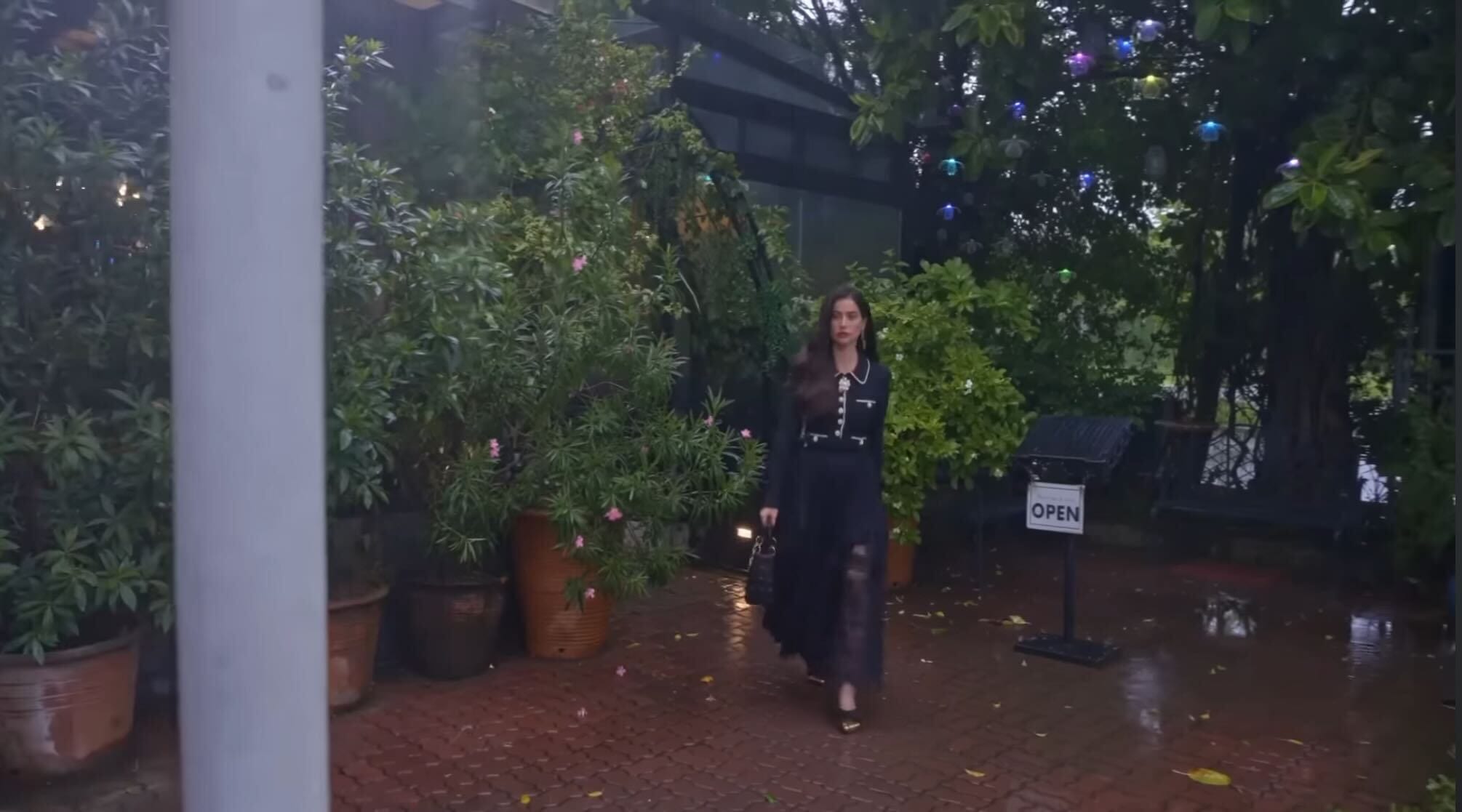 Anne Curtis wearing the Schiaparelli Trompe-l'oeil mules