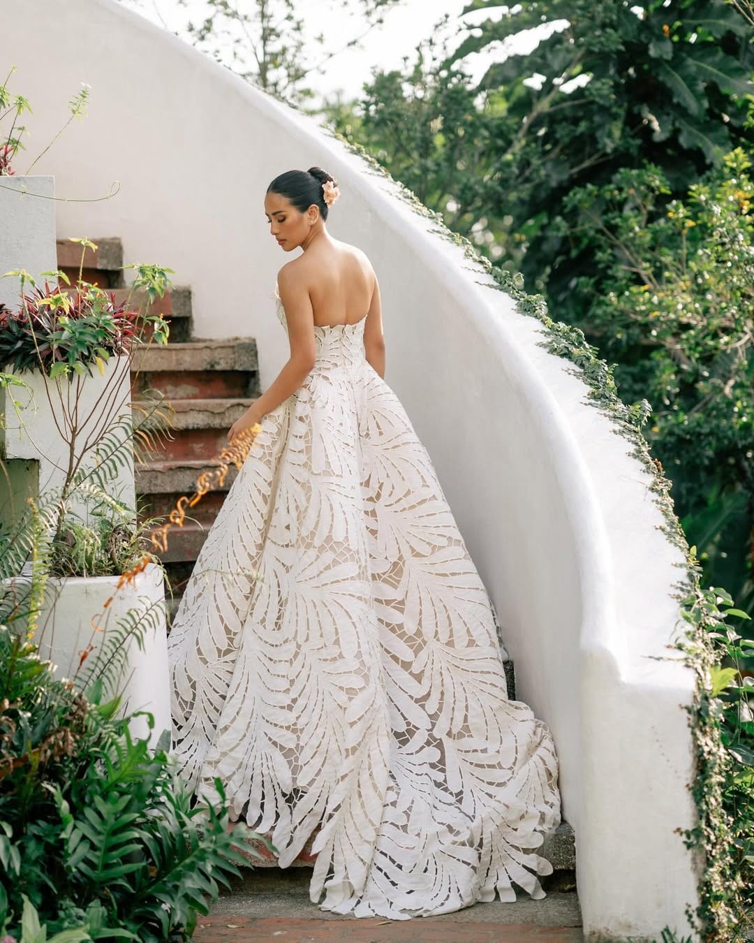 Marj Maroket wearing an Oscar Dela Renta bridal gown