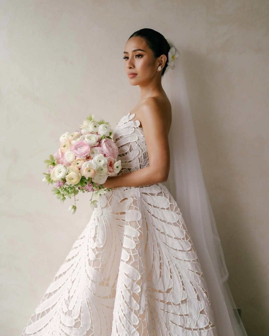 Marj Maroket wearing an Oscar Dela Renta bridal gown