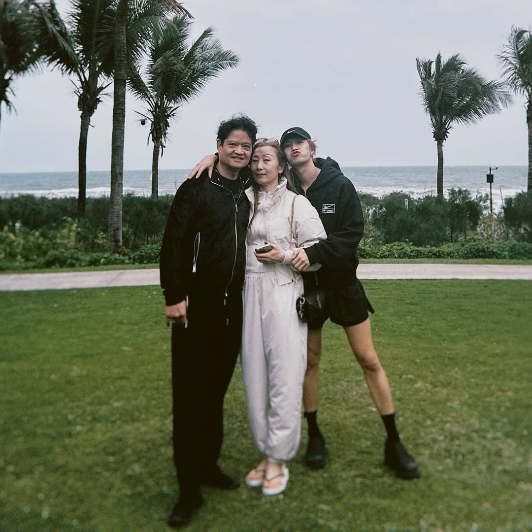 Jackson Wang with his parents