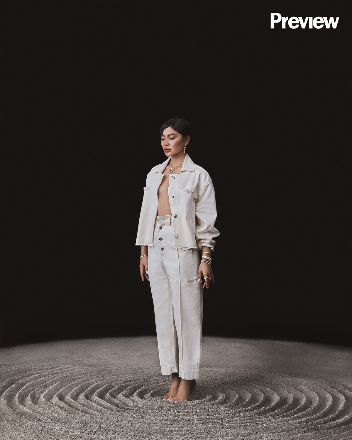 Nadine Lustre wears barrel jeans from BAGASÁO.