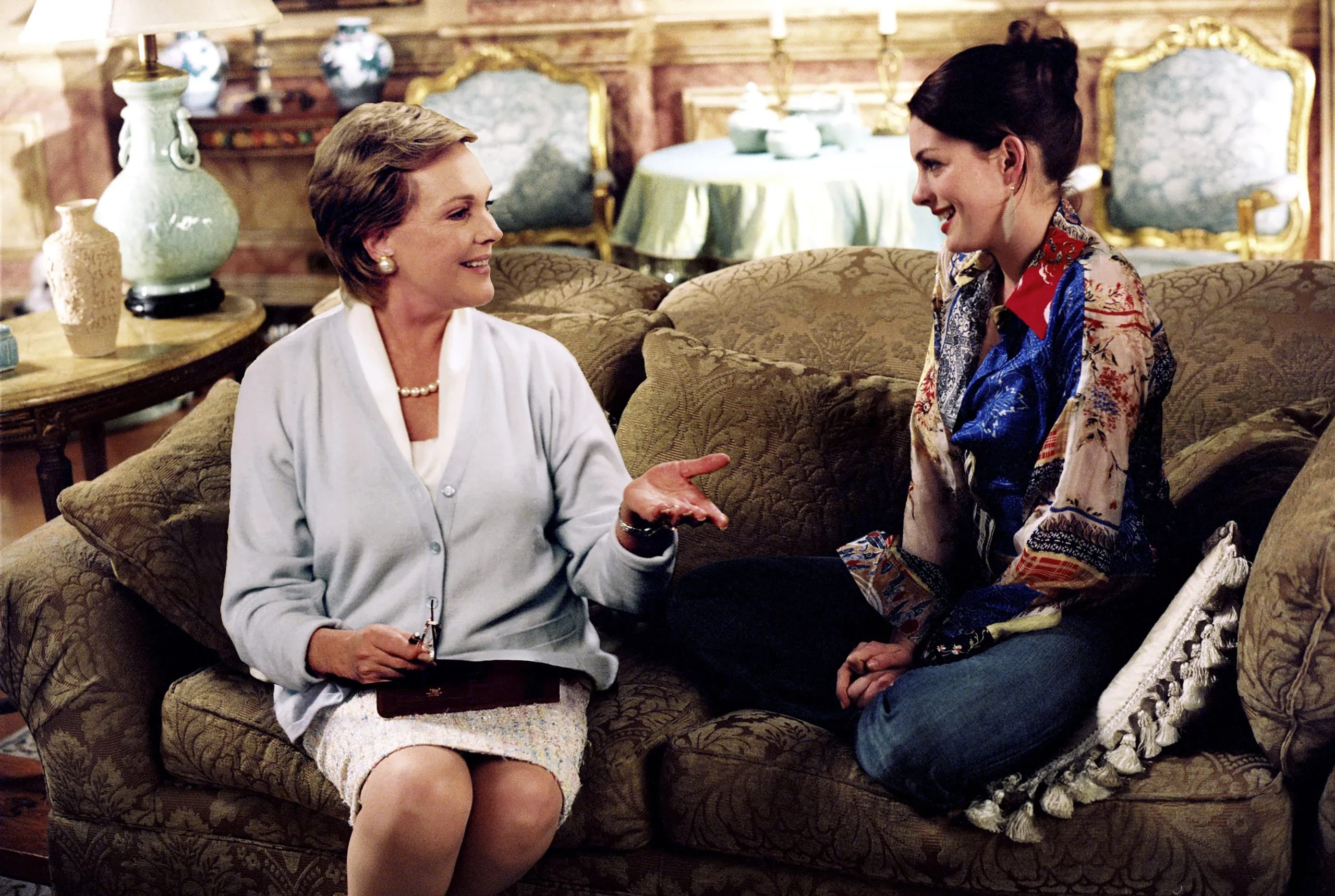 Julie Andrews and Anne Hathaway in Princess Diaries 2