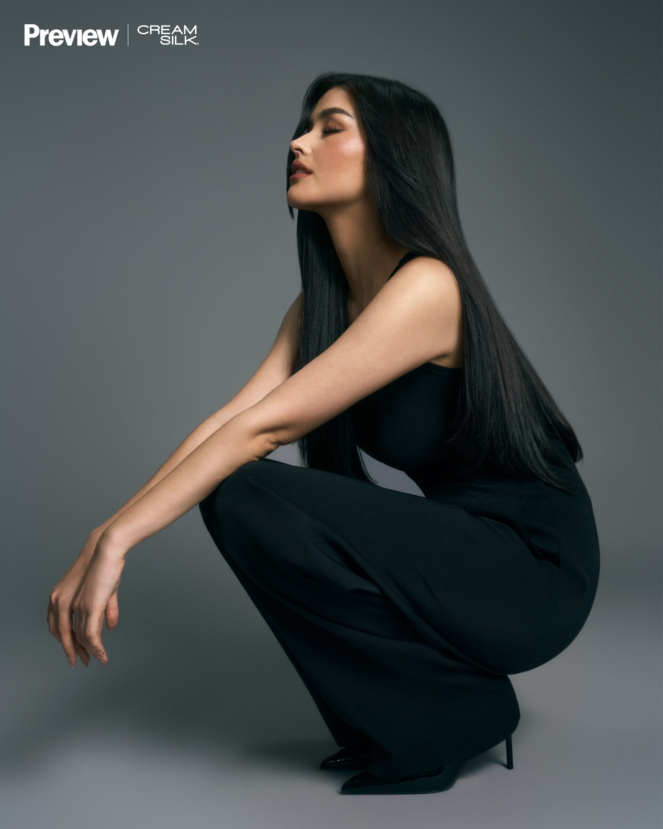 Liza Soberano doing the asian squat
