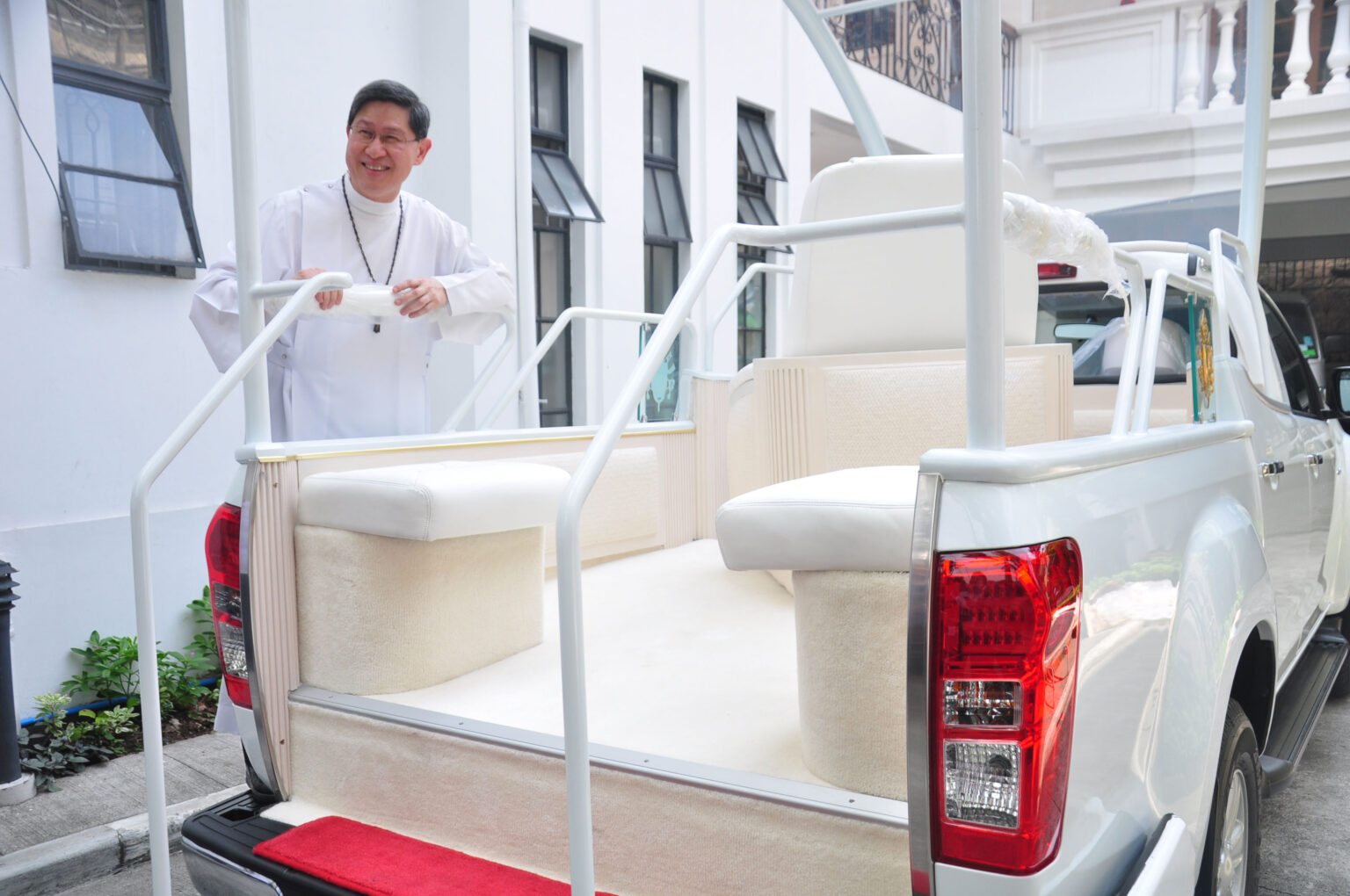 Cardinal Tagle with the Popemobile
