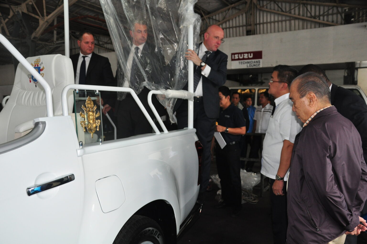 Popemobile made in the Philippines in 2015