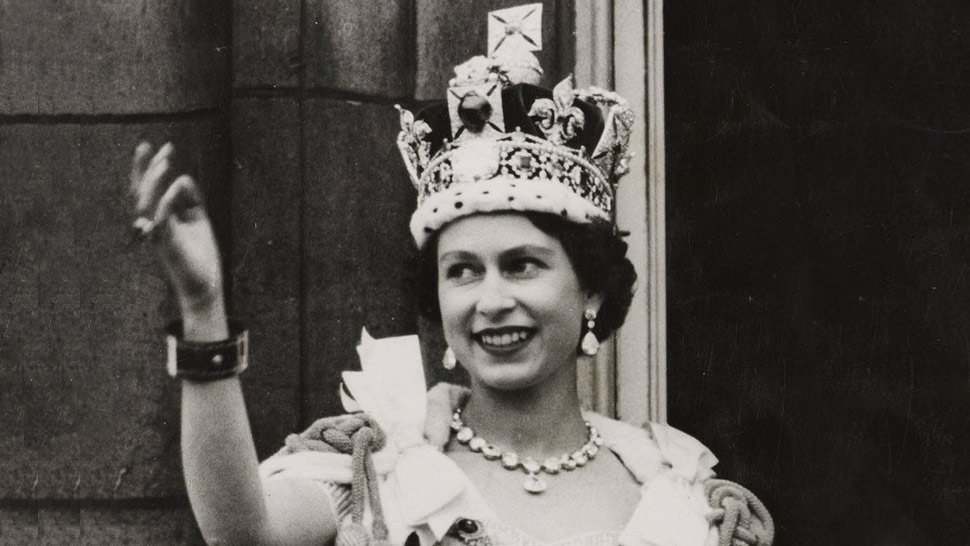 All the Crowns and Tiaras Queen Elizabeth II Has Worn Over the Years ...