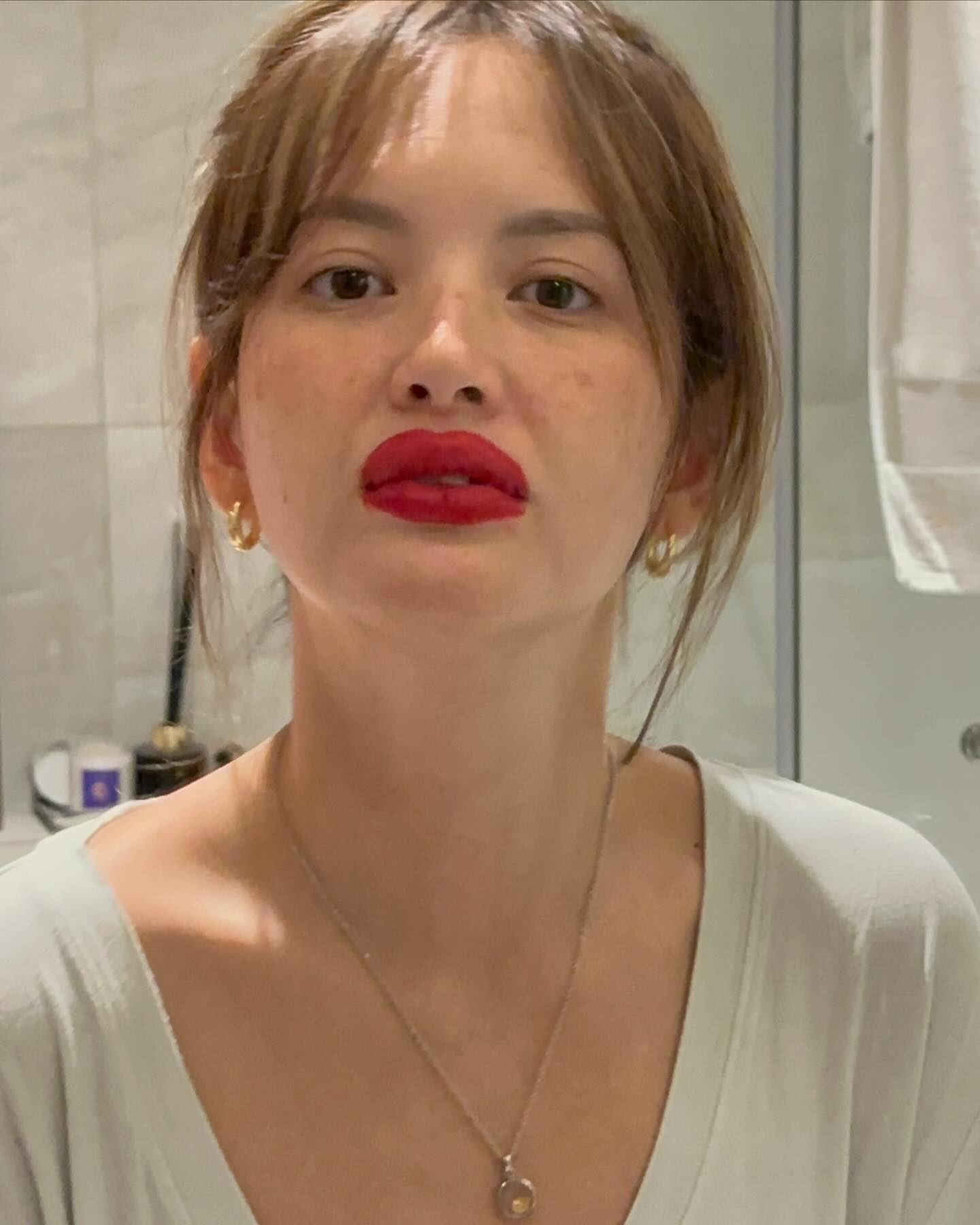 Ellen Adarna Claps Back At A Basher Commenting On Her Overlined Lips