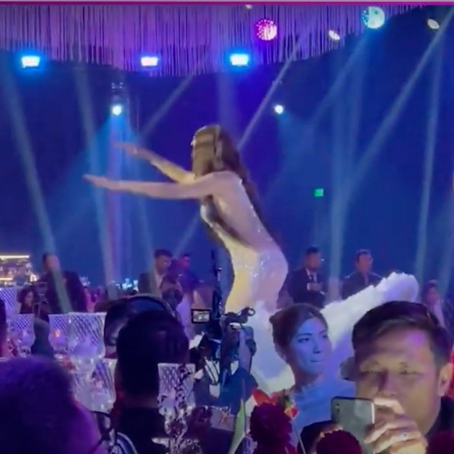 Barbie Forteza Helps Herlene Budol After She Fell Onstage At The Gma Gala  2024 | Preview.ph