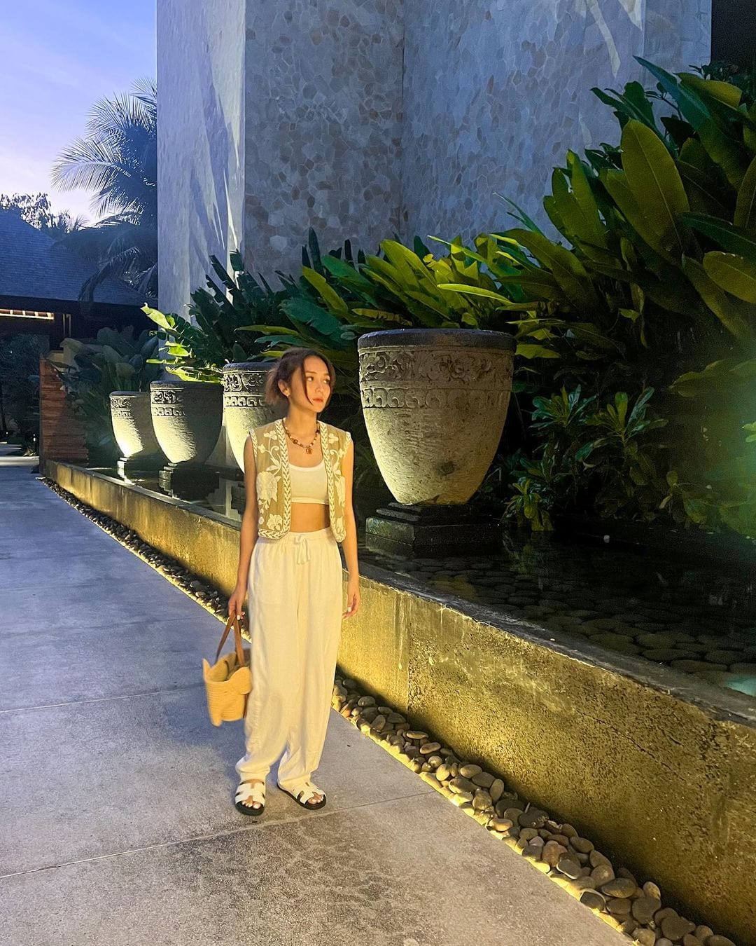 Kathryn Bernardo wearing Hermes Chypre sandals
