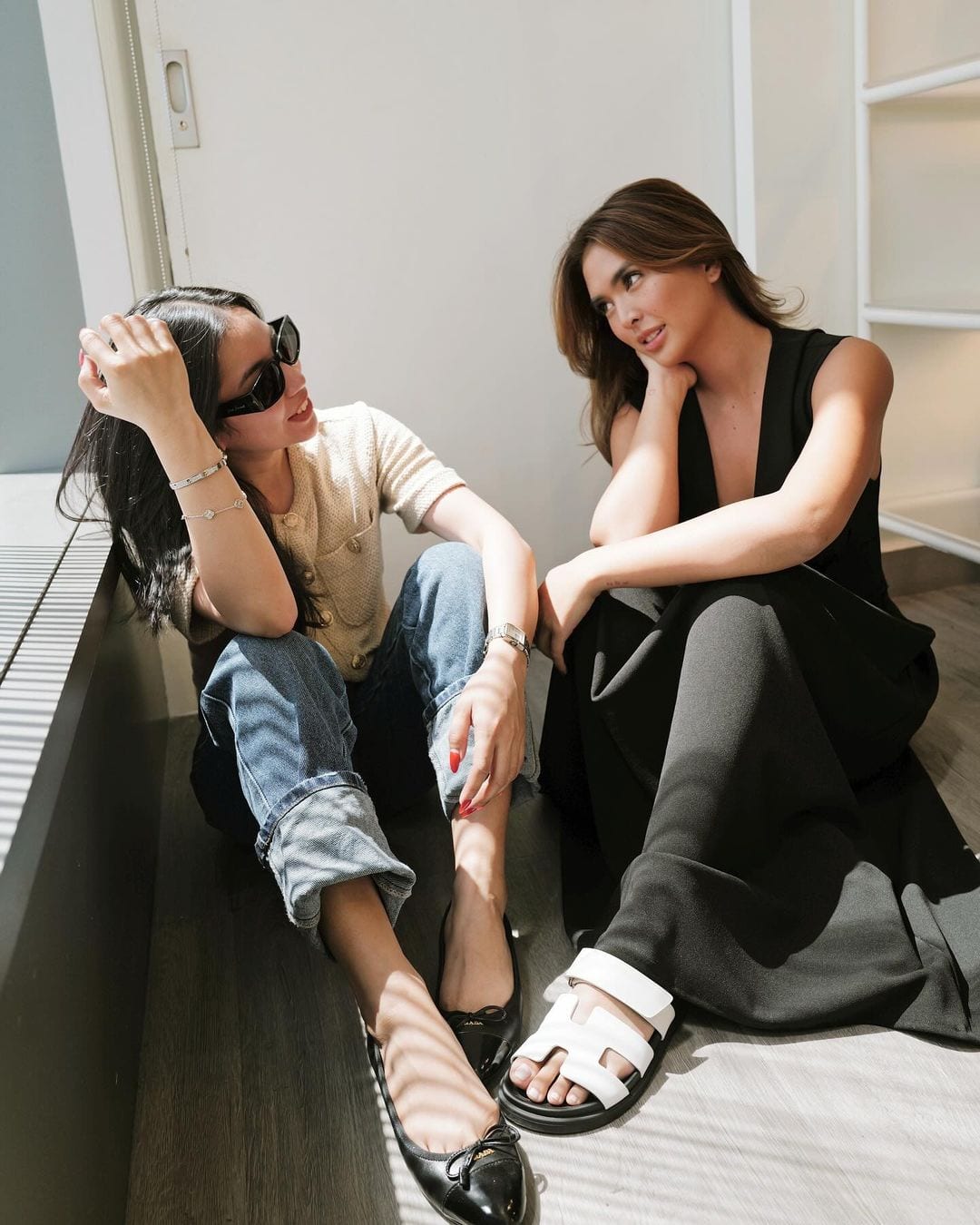 Sofia Andres wearing Hermes Chypre sandals