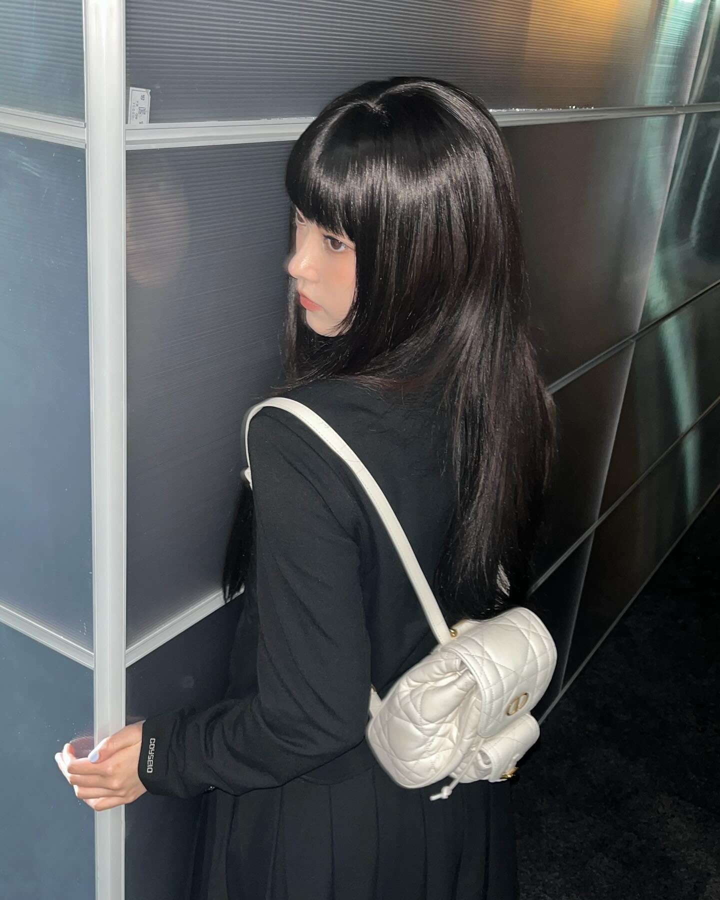 new jeans haerin dior caro backpack
