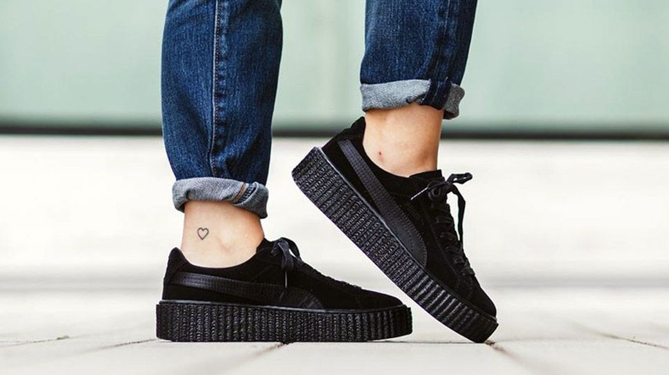 10 Cool Ways To Wear Your Black Sneakers Preview.ph